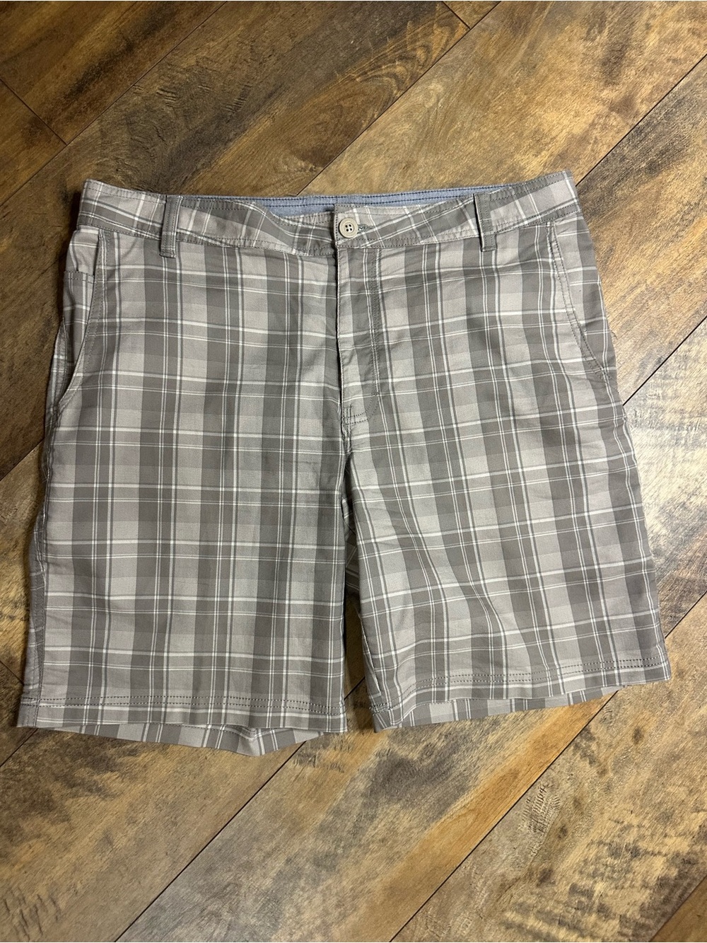 COLUMBIA Men's Regular Fit Castlewood Plaid Perform Shorts, Size 38 W 10 L, EUC